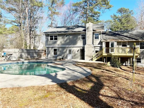 3805 Creekview Dr NE, Marietta, GA 30068