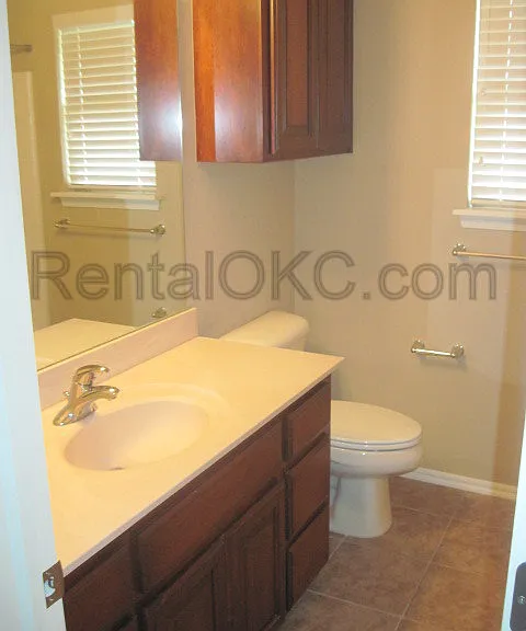 928 Ashwood Ln — Photo 10