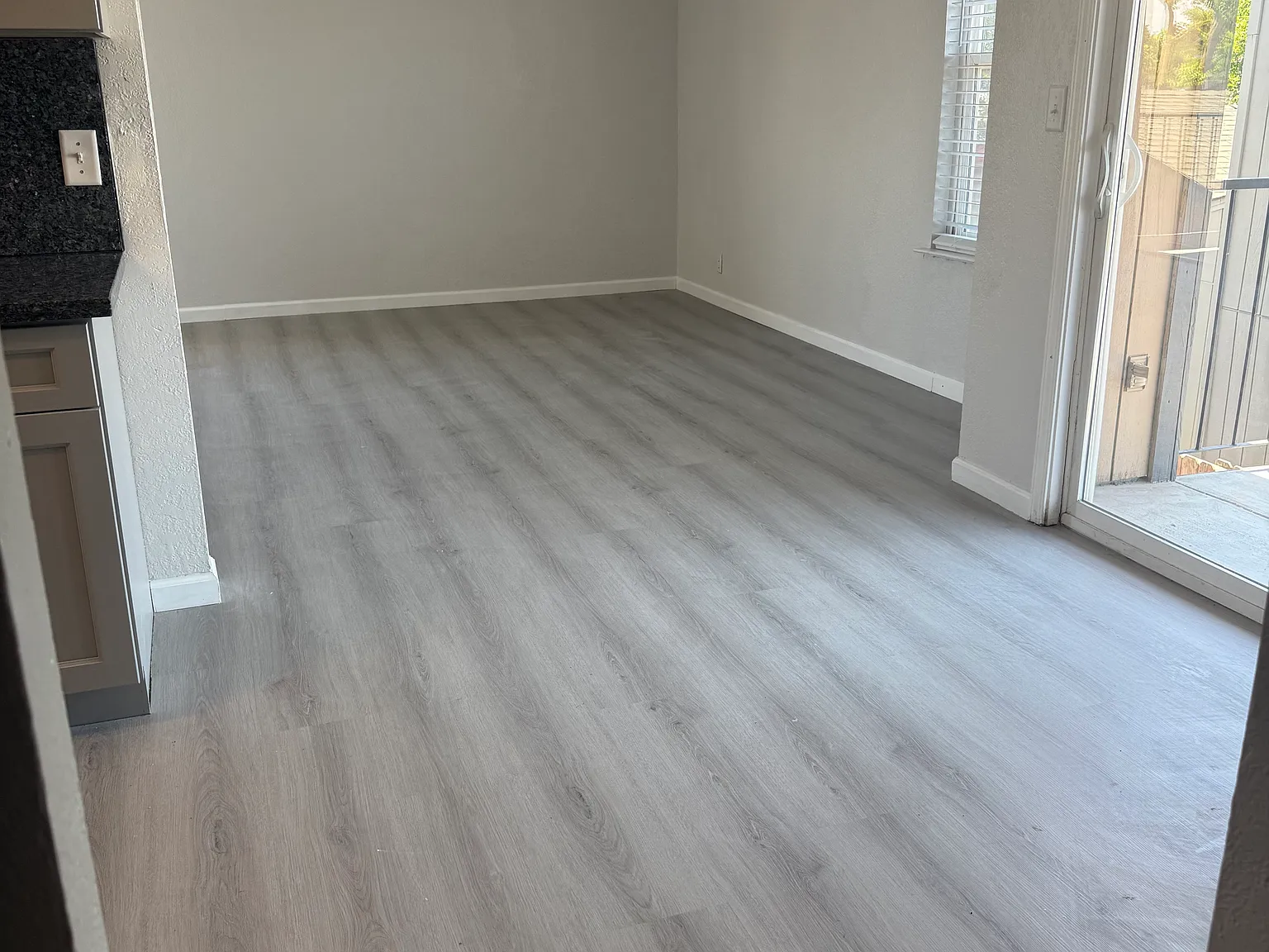 2 bed, 900 sqft, $1,600 — Photo 2