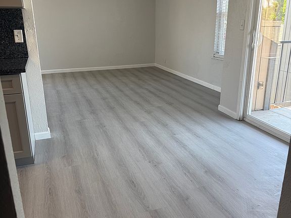 2nd image of 2521 Plantation Pl