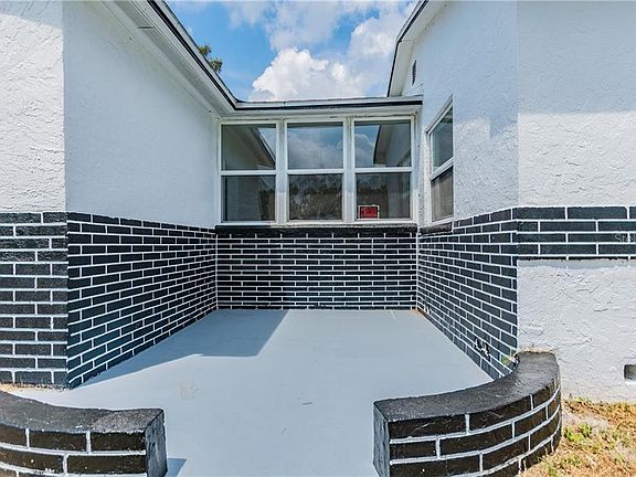 4th image of 2435 Lamparilla Way S
