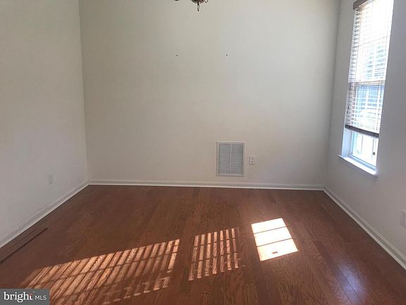 4th image of 1 Tudor Way #2701