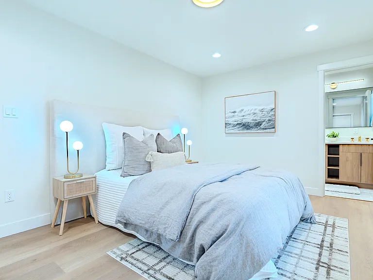 515 NE 123rd St — Photo 52