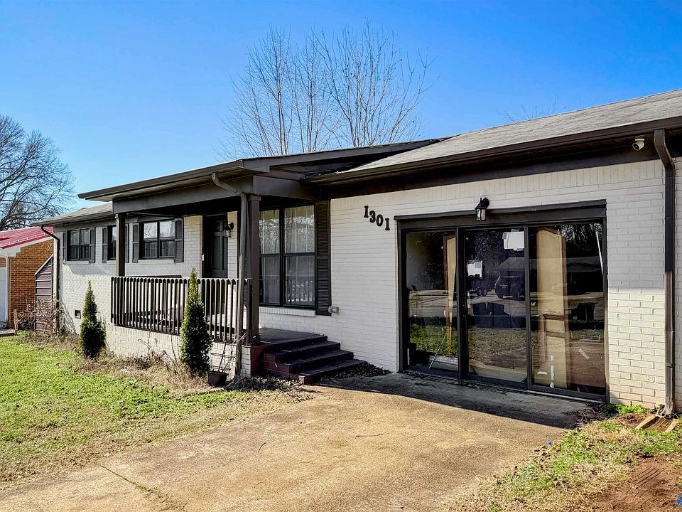 1st image of 1301 Pennylane SE