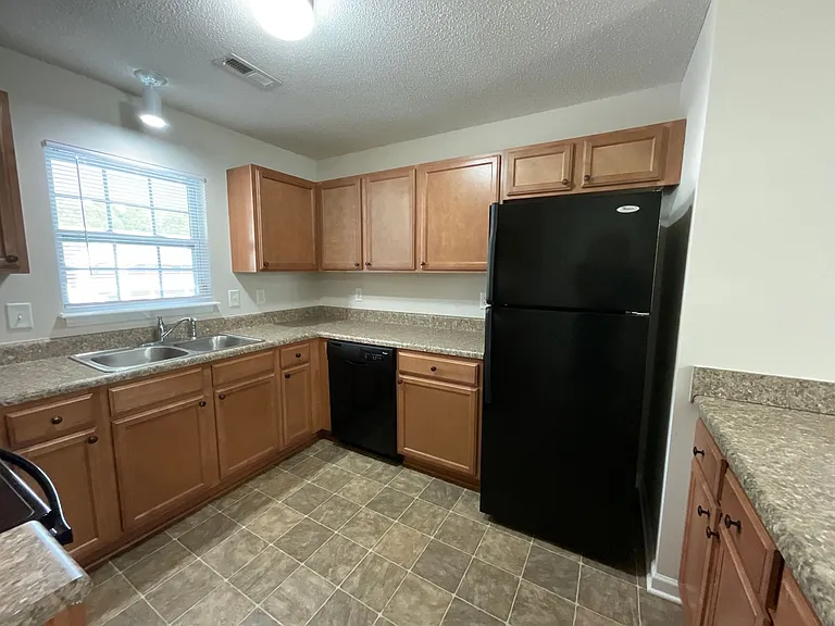 Meridian Park Apartments — Photo 142