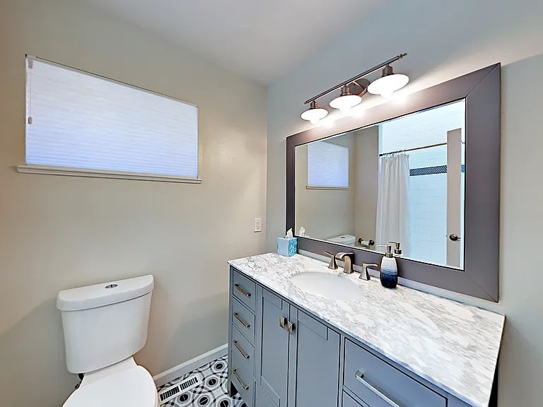 Primary en suite bathroom with tub/shower combination.