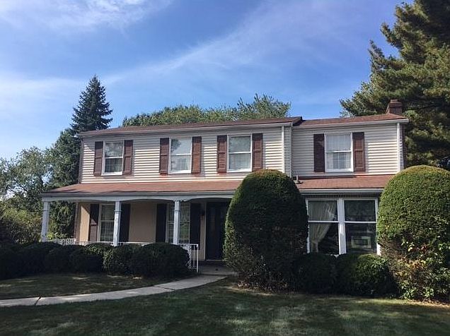 2nd image of 2052 Carriage Hill Rd