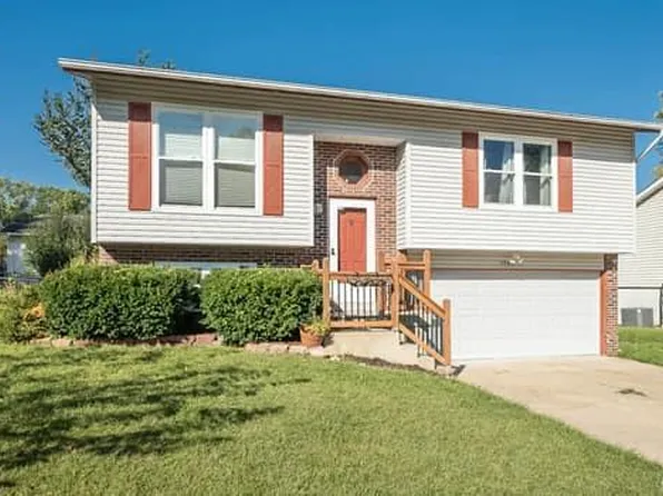 5845 Parkside Pl, Imperial, MO 63052