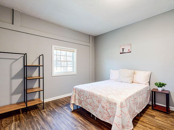 4th image of 383 Wesley Park Dr #1