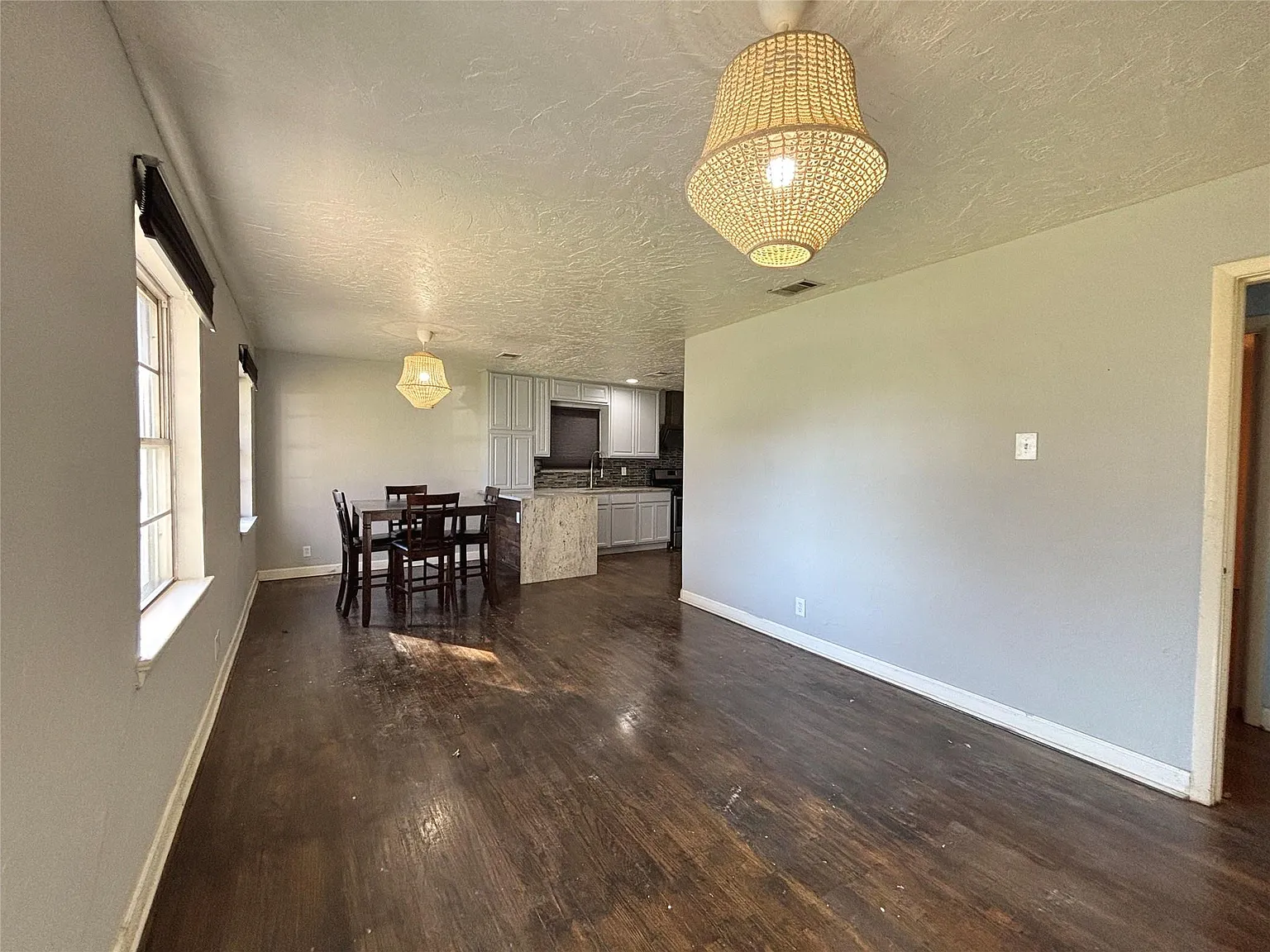 3 bed, 1071 sqft, $2,100 — Photo 2