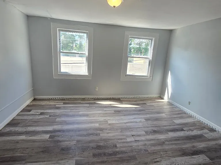 211 W 3rd St #A — Photo 1
