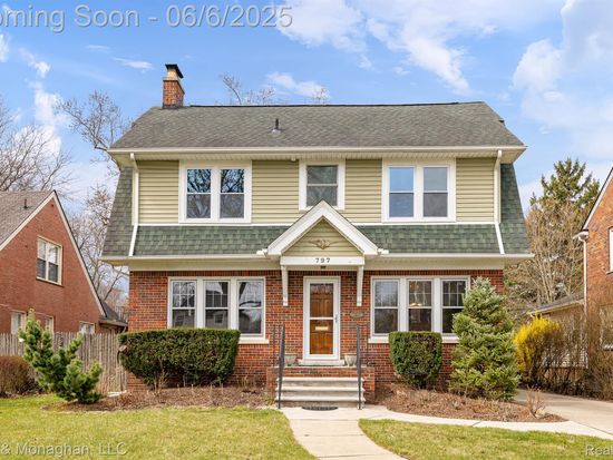 797 Washington Rd, Grosse Pointe, MI 48230