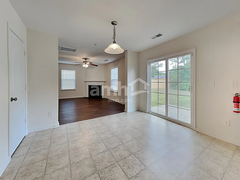 1882 Woodstone Dr — Photo 4