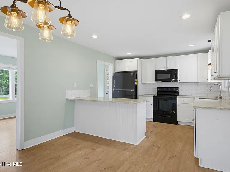46 Holland Dr — Photo 14