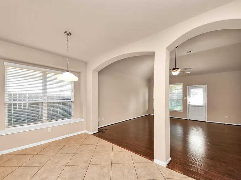 3115 Lake Dr — Photo 4