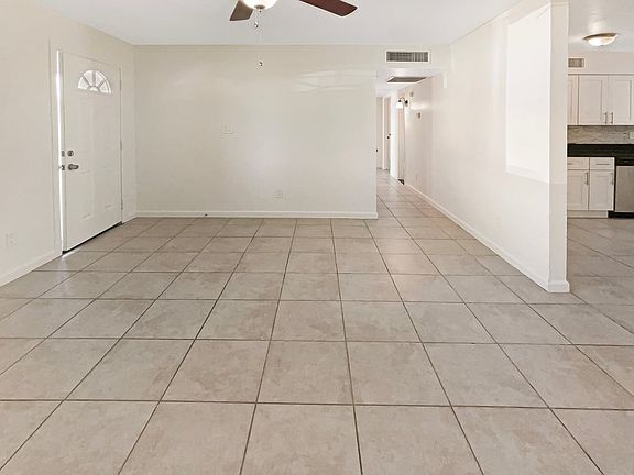 3rd image of 1118 W Angela Dr