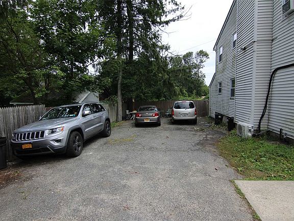 5th image of 557-559 Rosevale Ave