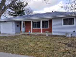 1512 Brookwood Dr, Iowa City, IA 52240