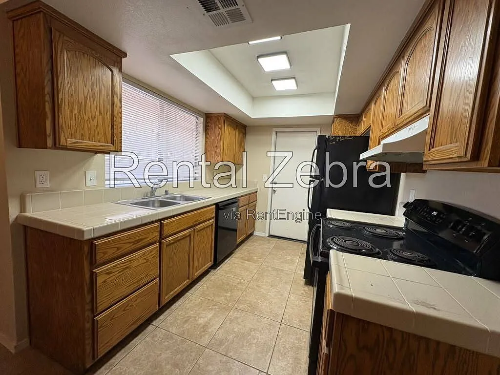 2 bed, 2.0 bath, $1,600 — Photo 3