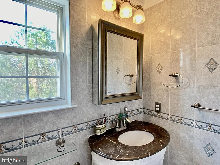 240 William Livingston Ct — Photo 22