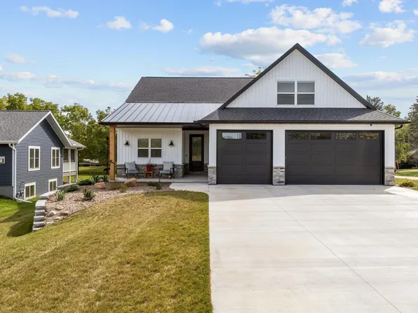 W881 Summit Ct, Green Lake, WI 54941