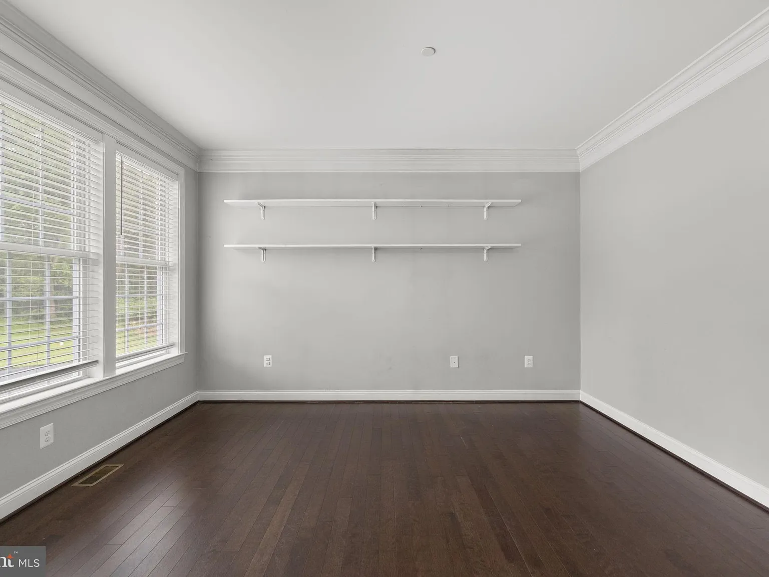 5 bed, 4.5 bath, 4600 sqft, $4,200 — Photo 4