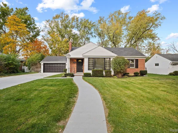 17160 Birwood Ave, Beverly Hills, MI 48025