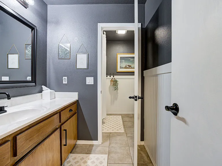 2109 S August St — Photo 32