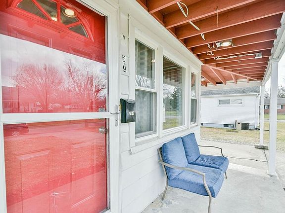 2nd image of 864 Kingston Dr