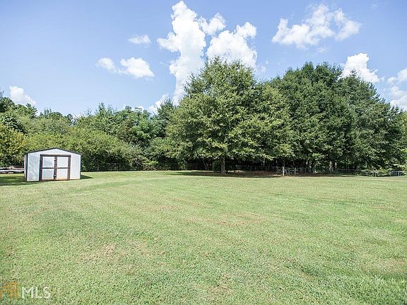 4th image of 172 Gardners Grove Dr #16