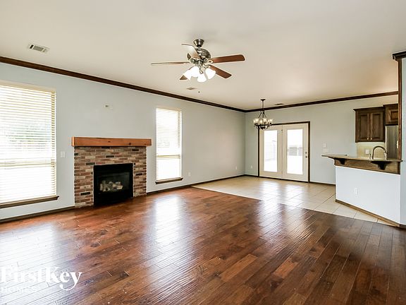4th image of 813 SW 38th St