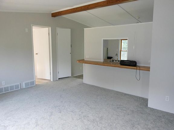 5th image of 1786 Eldon St NE