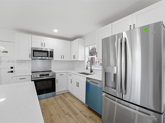 5th image of 405 Lake Fair Ln