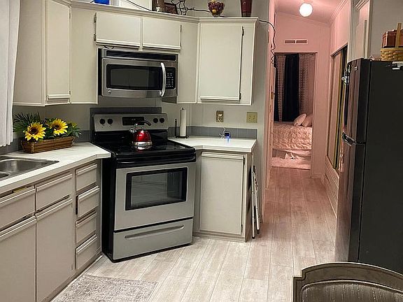 5th image of 2020 Queen St Unit 50