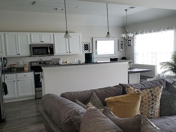 4th image of 4057 Albion Dr