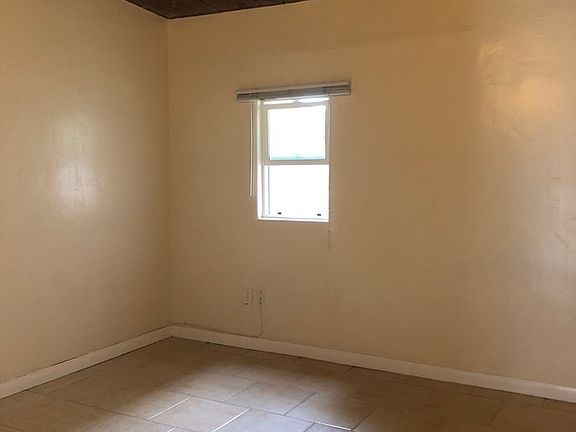 4th image of 4462 Bannock Ave