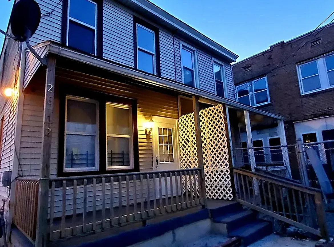 3 bed, $2,200 — Photo 1