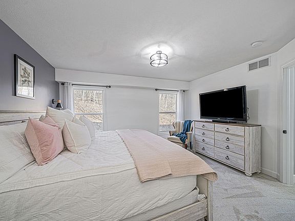 4th image of 6890 Rex Dr NE