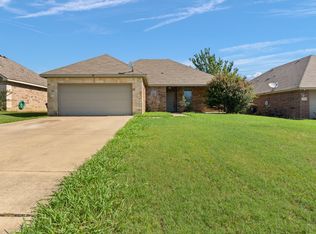 800 Spring Creek St, Cleburne, TX 76031