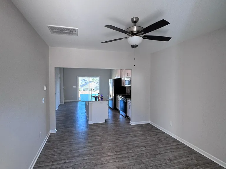 1114 Crescent Moon Loop — Photo 2