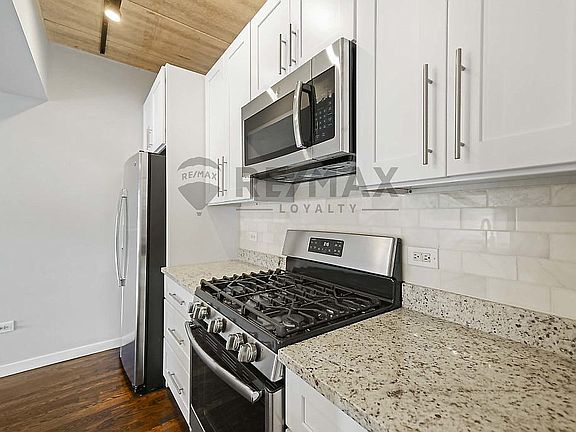 2nd image of 1430 S Michigan Ave APT 210