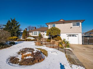 215 Wyngate Dr, Massapequa, NY 11758
