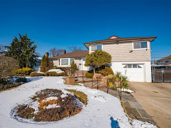 215 Wyngate Drive, Massapequa, NY 11758