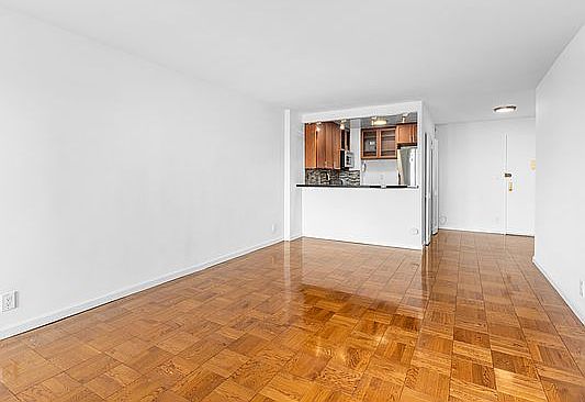 4th image of 145 E 15th St APT 10S