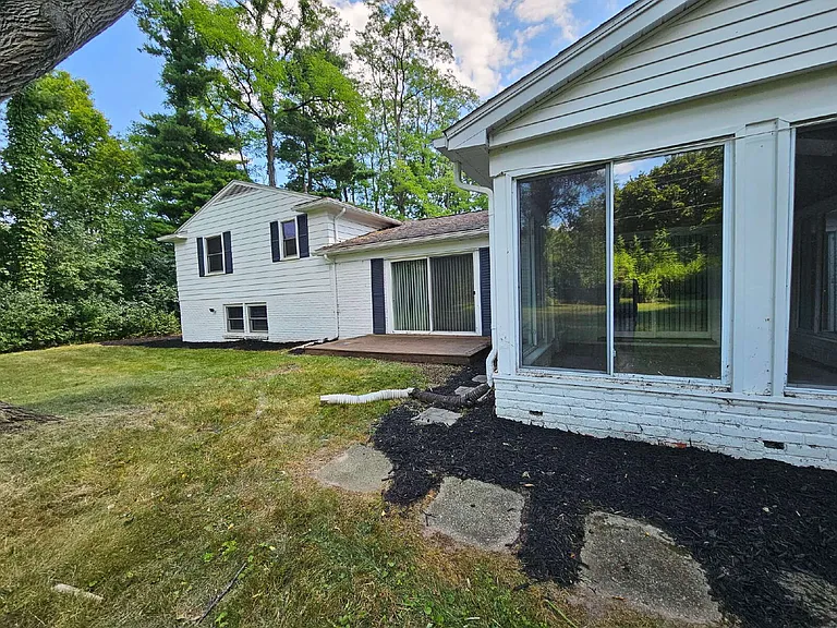 591 E Long Lake Rd — Photo 50