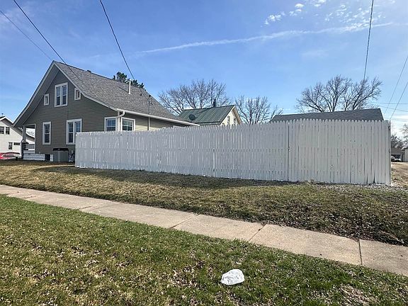 4th image of 227 Moorhead Ave