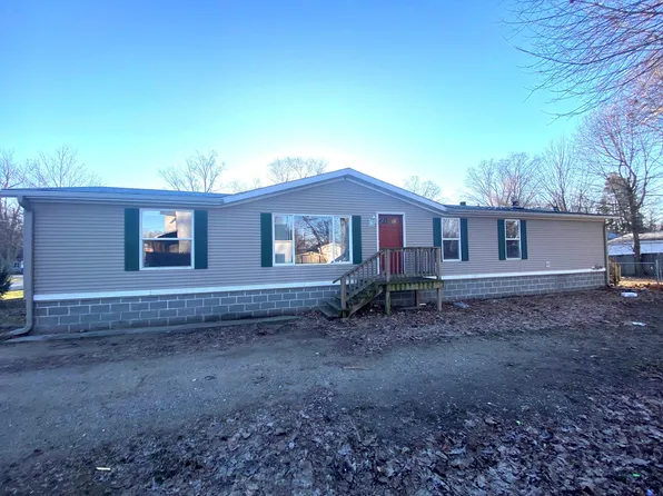 152 Maple St, Delton, MI 49046
