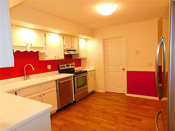 5th image of 1327 Wellington Dr
