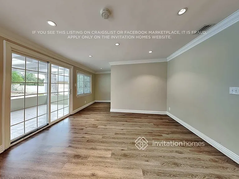 2906 N Frederic St — Photo 5