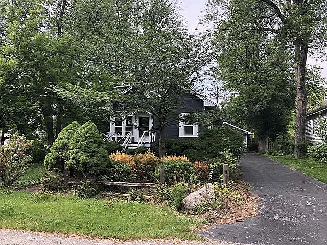 302 Beach St photo 1